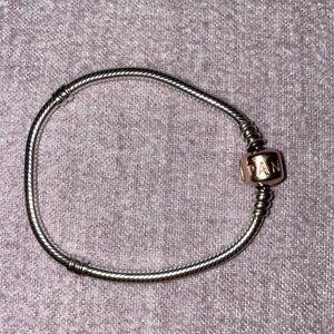 Pandora rose gold clasp bracelet